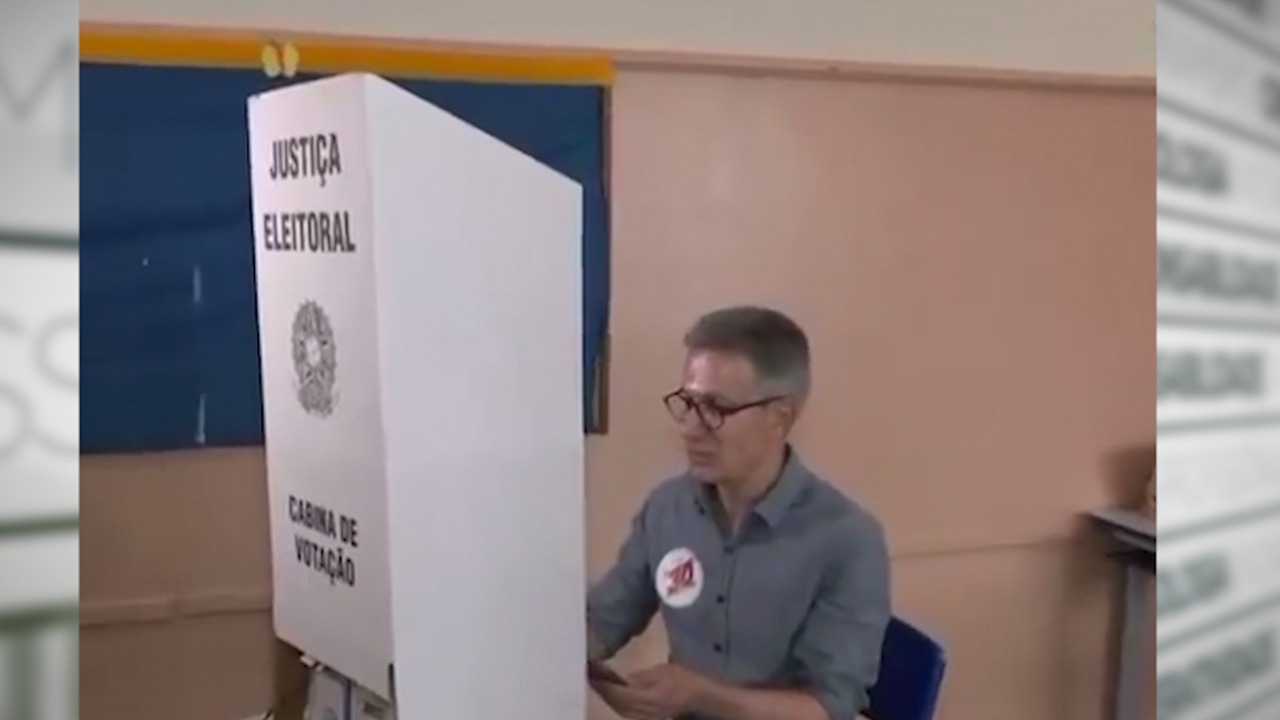 Após votar, Zema voltou a criticar a atuação do Judiciário e afirmou, segundo sua avaliação, que decisões judiciais teriam favorecido o presidente Luiz Inácio Lula da Silva (PT) durante a campanha eleitoral.