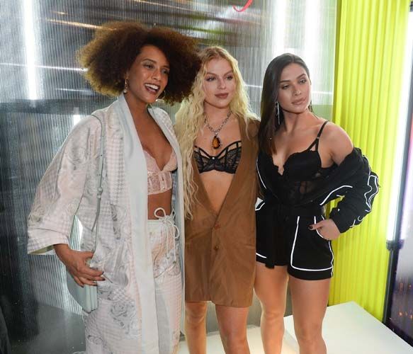 
        
        
            Taís Araújo, Luísa Sonza e Flavia Pavanelli em evento de moda
        
    