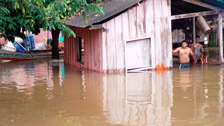 Imagem ilustrativa da notícia: Vídeo: Ribeirinhos contabilizam prejuízos com enchente 