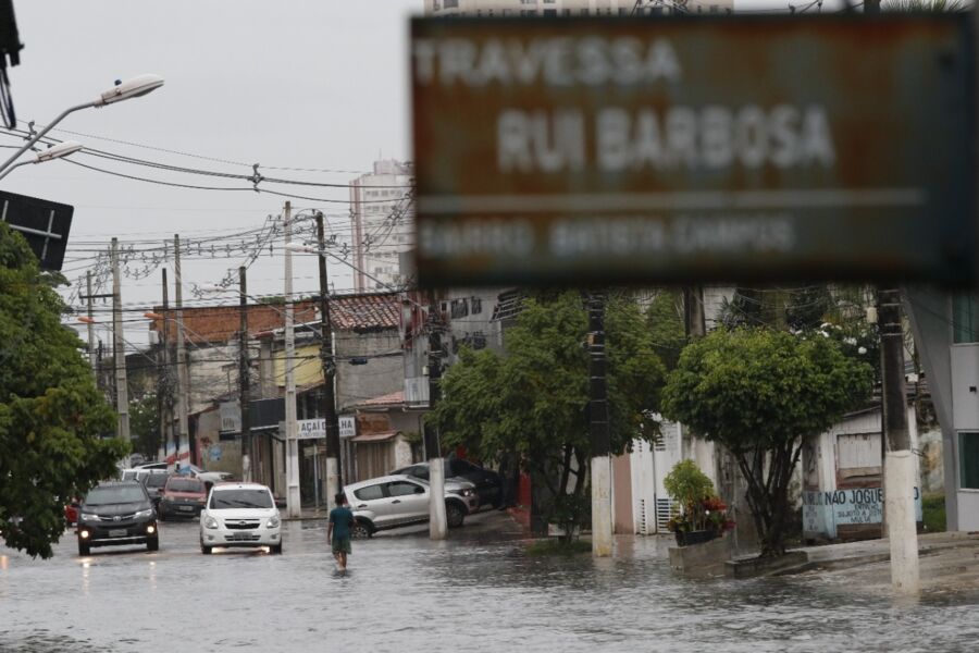 Imagem ilustrativa da notícia: Alagou a tua rua? Chuva volta a causar transtornos em Belém