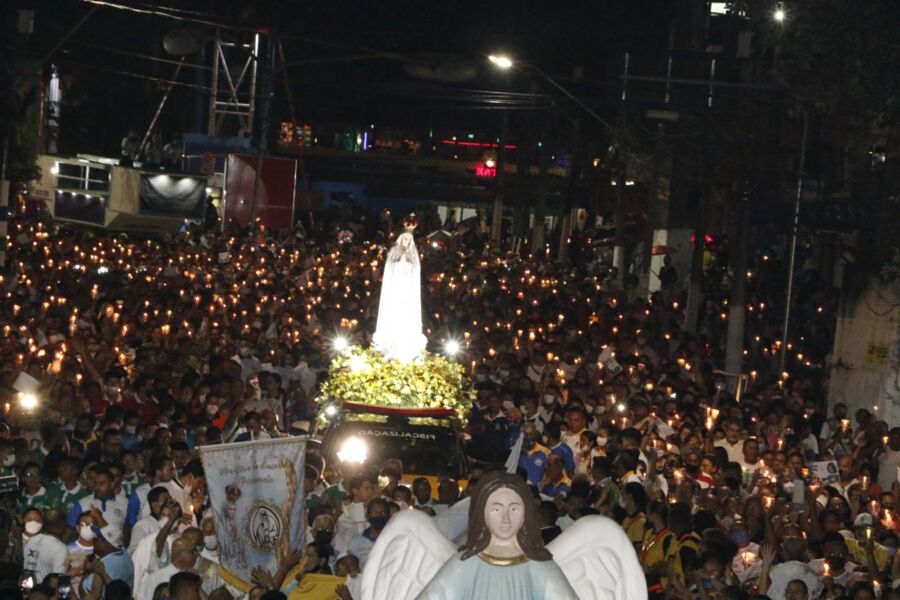 
                            
                            
                                Procissão das velas ilumina ruas de Belém. Veja
                            
                        