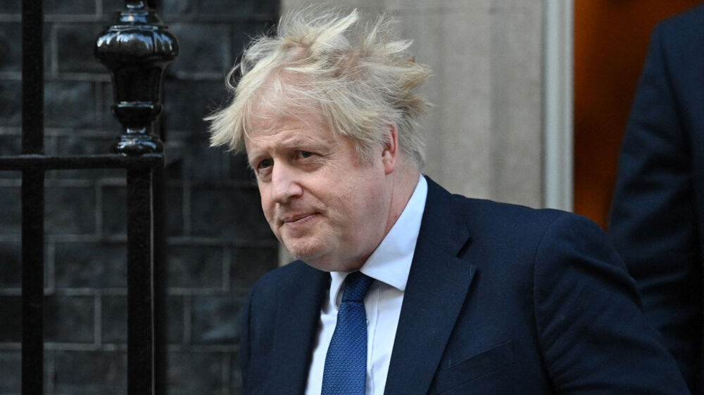 Boris Johnson permanecerá no posto até que seja escolhido o sucessor