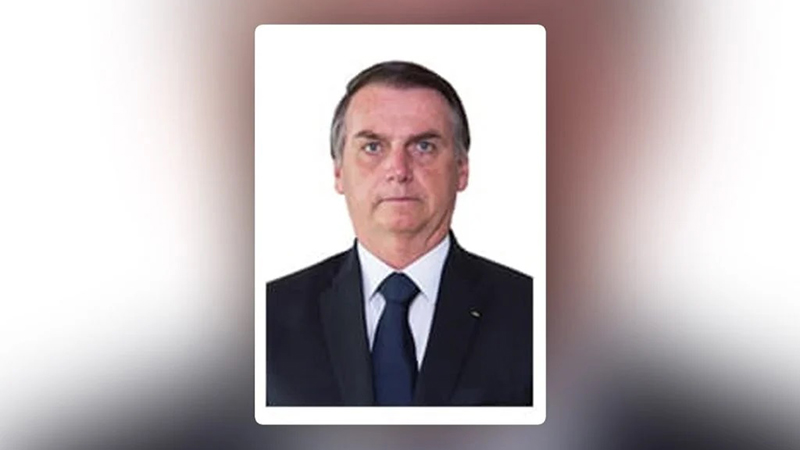 Imagem ilustrativa da notícia: Campanha
de Bolsonaro pede troca de foto por uma sorrindo