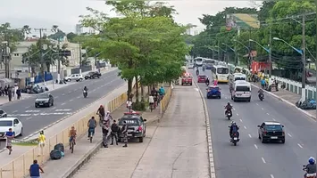 Imagem ilustrativa da notícia Manifestação antidemocrática diminui na Almirante Barroso