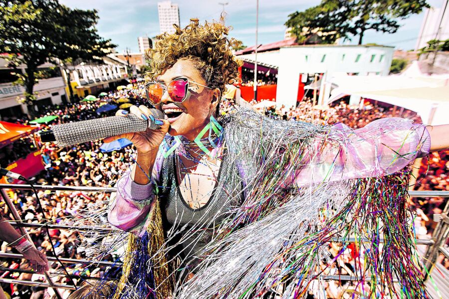 Gaby Amarantos, que já passou pelo carnaval pernambucano em outras ocasiões, retorna para a folia.