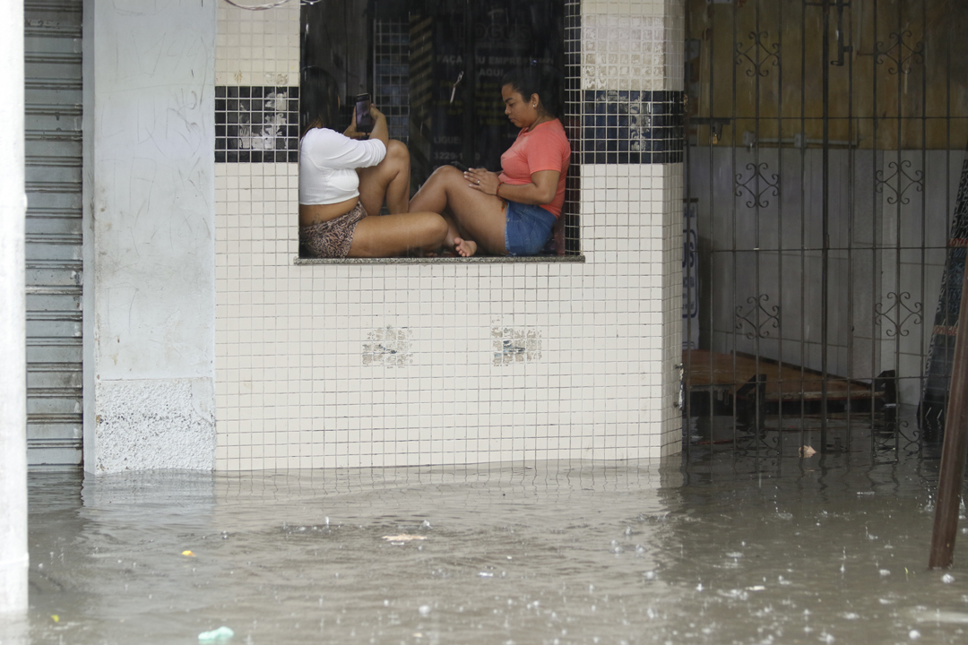 Imagem ilustrativa da notícia Cidade submersa: veja como foi a manhã alagada em Belém