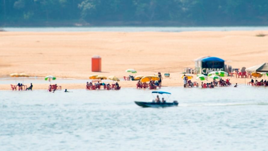 Em câmaras de exposição, em testes com pessoas jovens e saudáveis, o risco começa quando a temperatura chega aos 42ºC