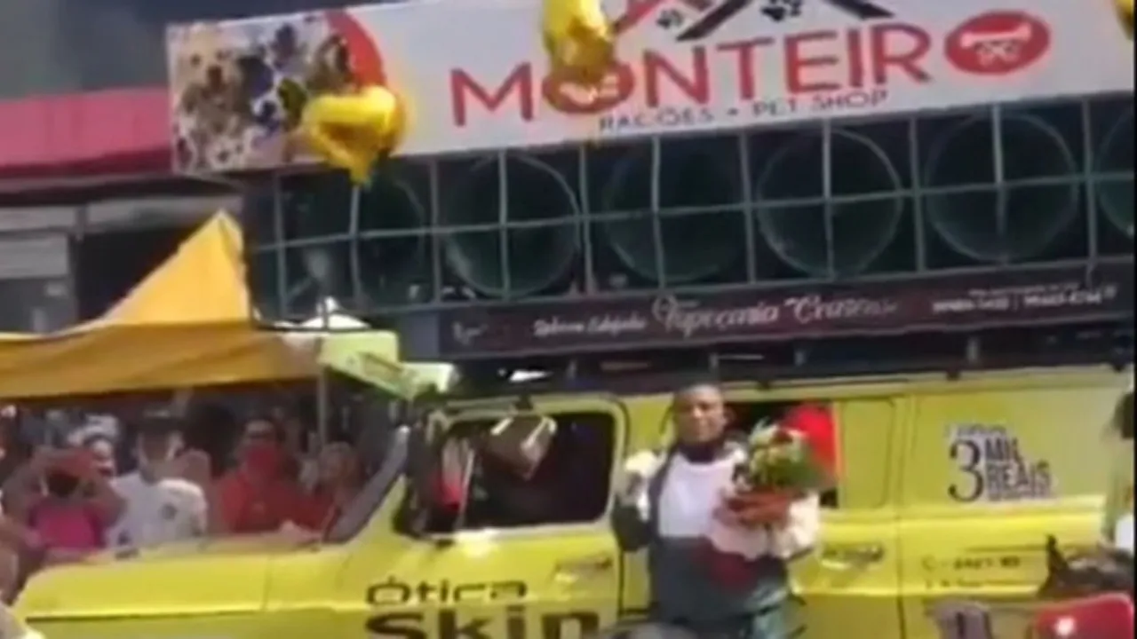 Imagem ilustrativa da notícia: Vídeo: Marido usa carro som para se desculpar por traição