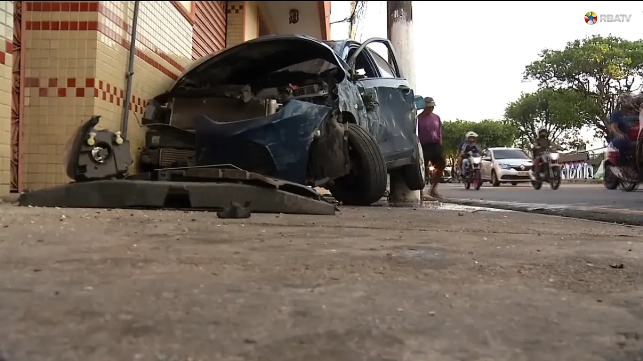 Imagem ilustrativa da notícia: Grave acidente de carro deixa mulher ferida em Belém