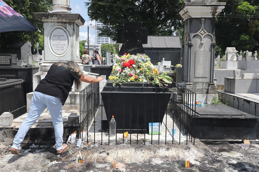 Imagem ilustrativa da notícia: Finados: veja fotos da movimentação nos cemitérios de Belém