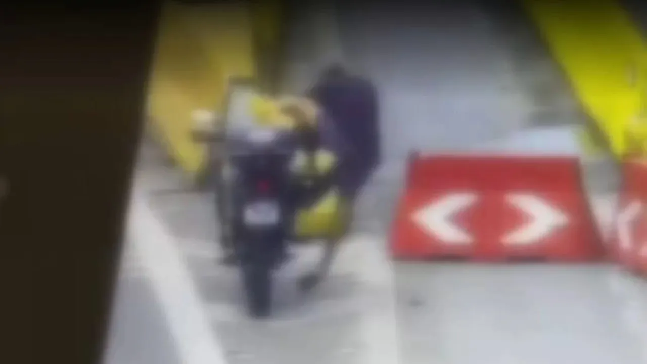 Imagem ilustrativa da notícia: Vídeo: PM de folga mata assaltante após entregar moto em SP