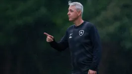Botafogo demite treinador após empate na estreia da Libertadores