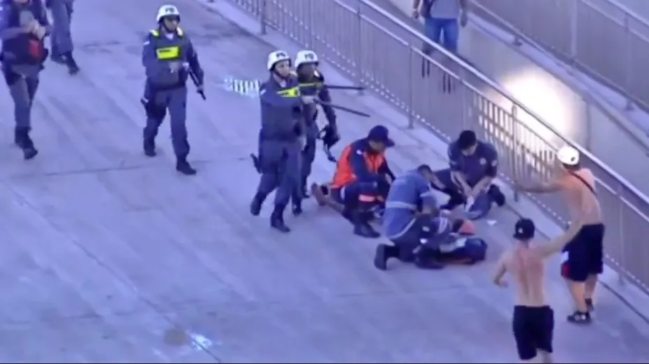 Imagem ilustrativa da notícia: Flu x Atlético-MG: torcedor fica desacordado após briga