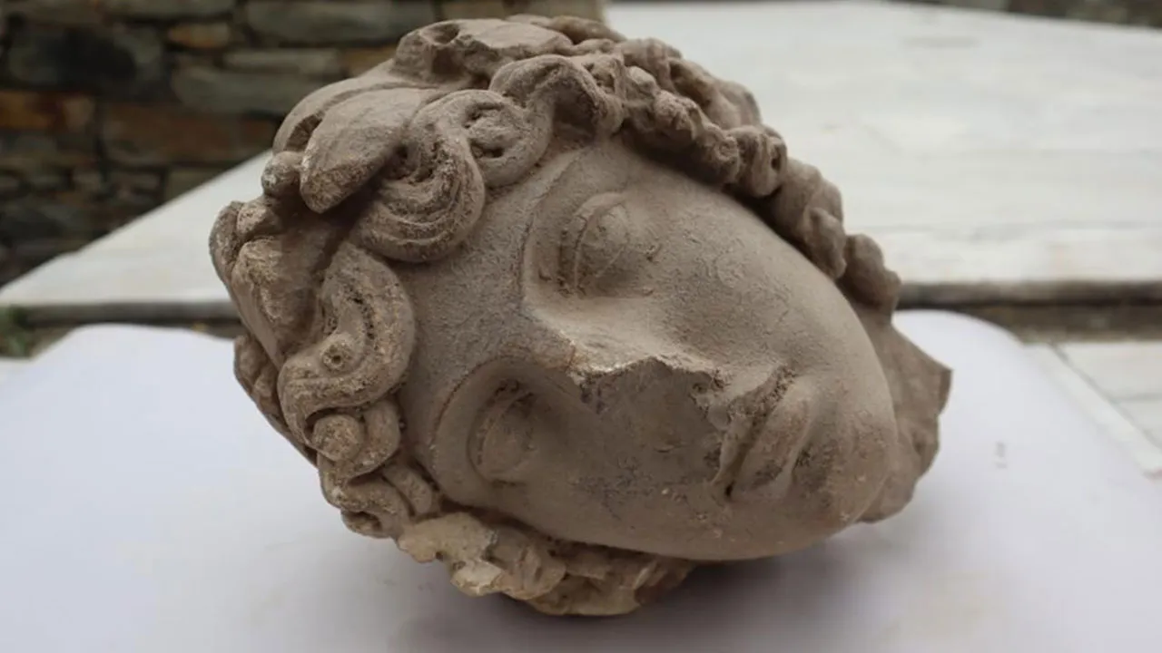 Imagem ilustrativa da notícia: Com 1.800 anos, cabeça do deus Apolo é encontrada na Grécia