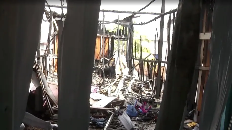 Imagem ilustrativa da notícia: Vídeo: incêndio atinge duas casas no bairro da Cremação