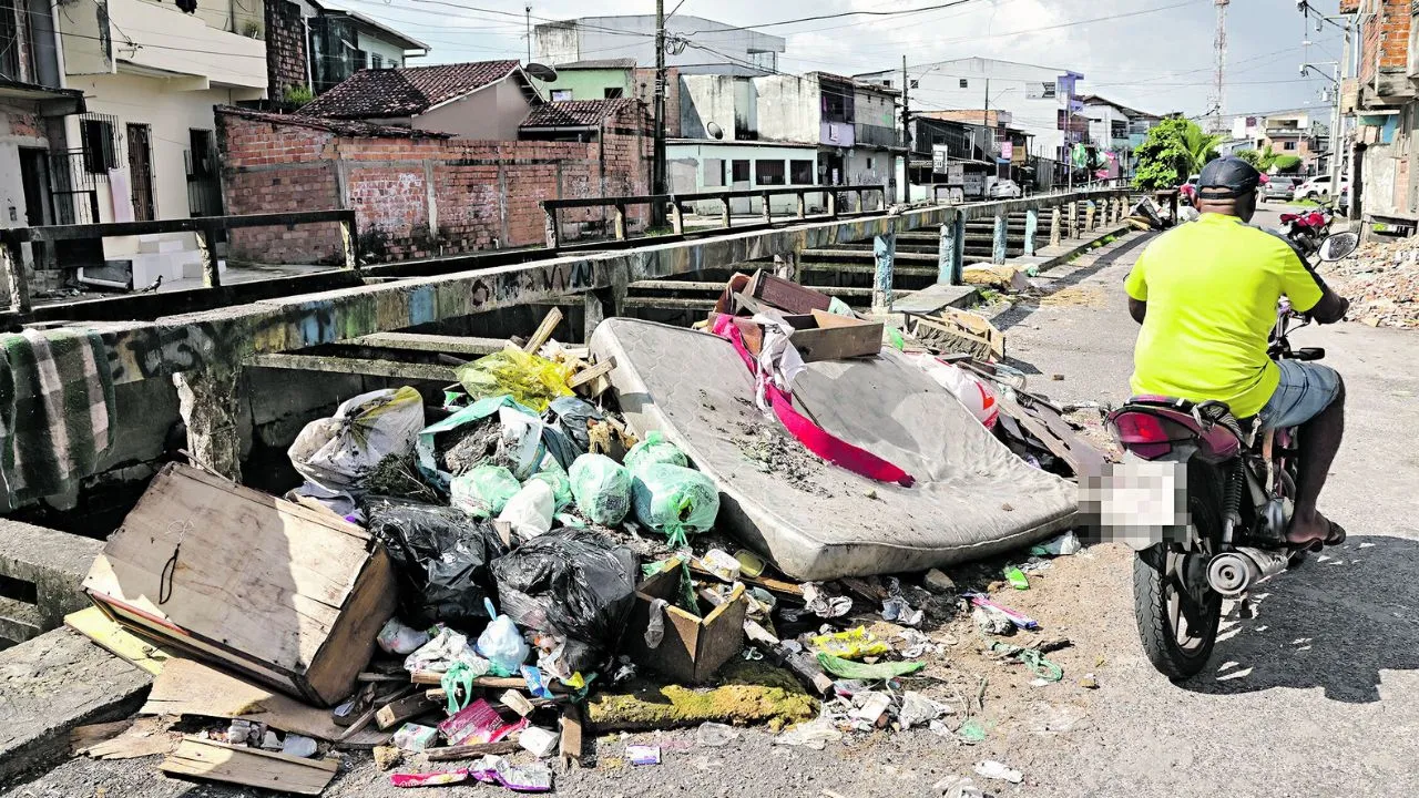 Imagem ilustrativa da notícia: Lixo segue espalhado pelas ruas de Belém