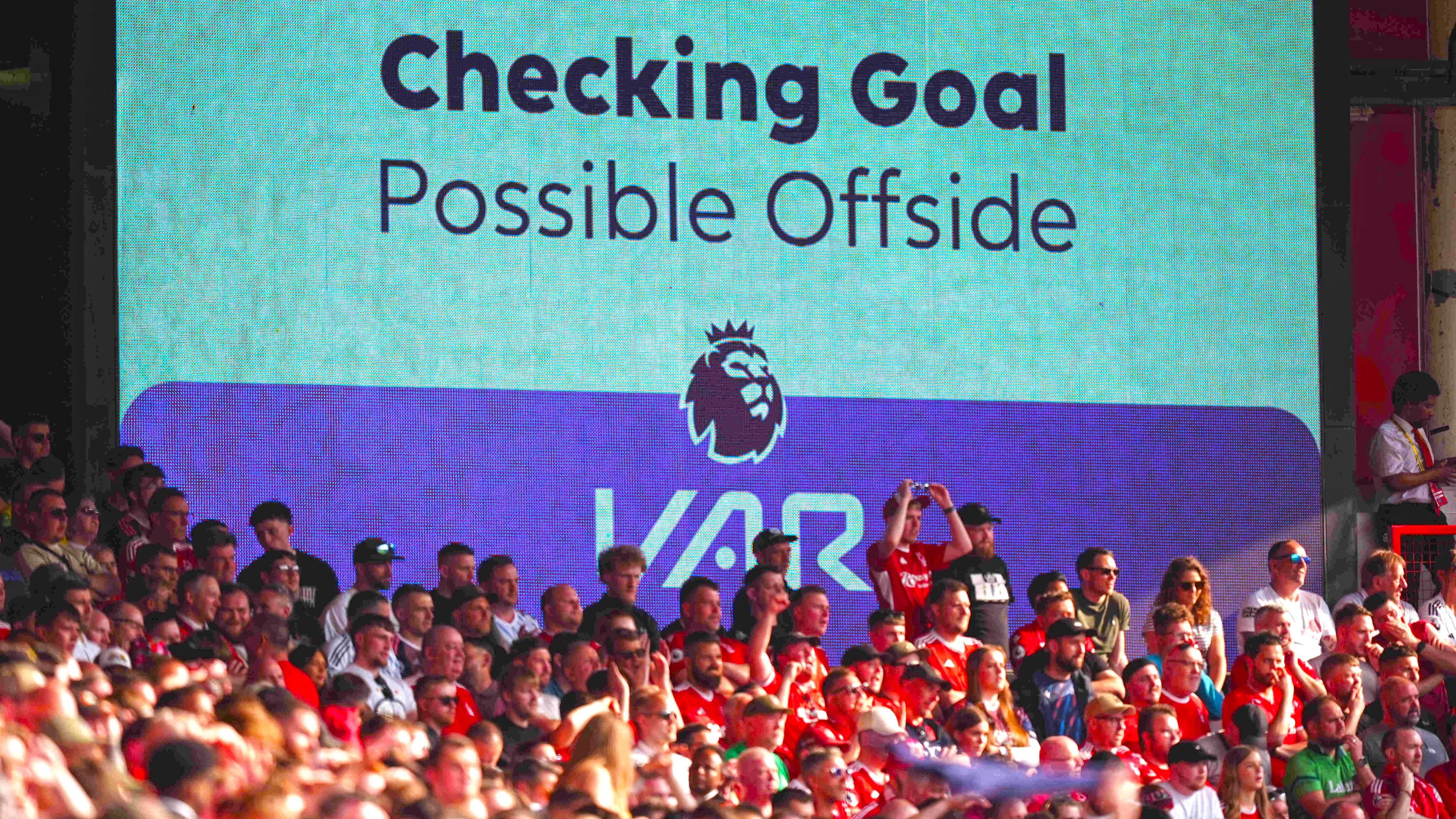 Imagem ilustrativa da notícia: Entenda por que o VAR pode ser banido da Premier League