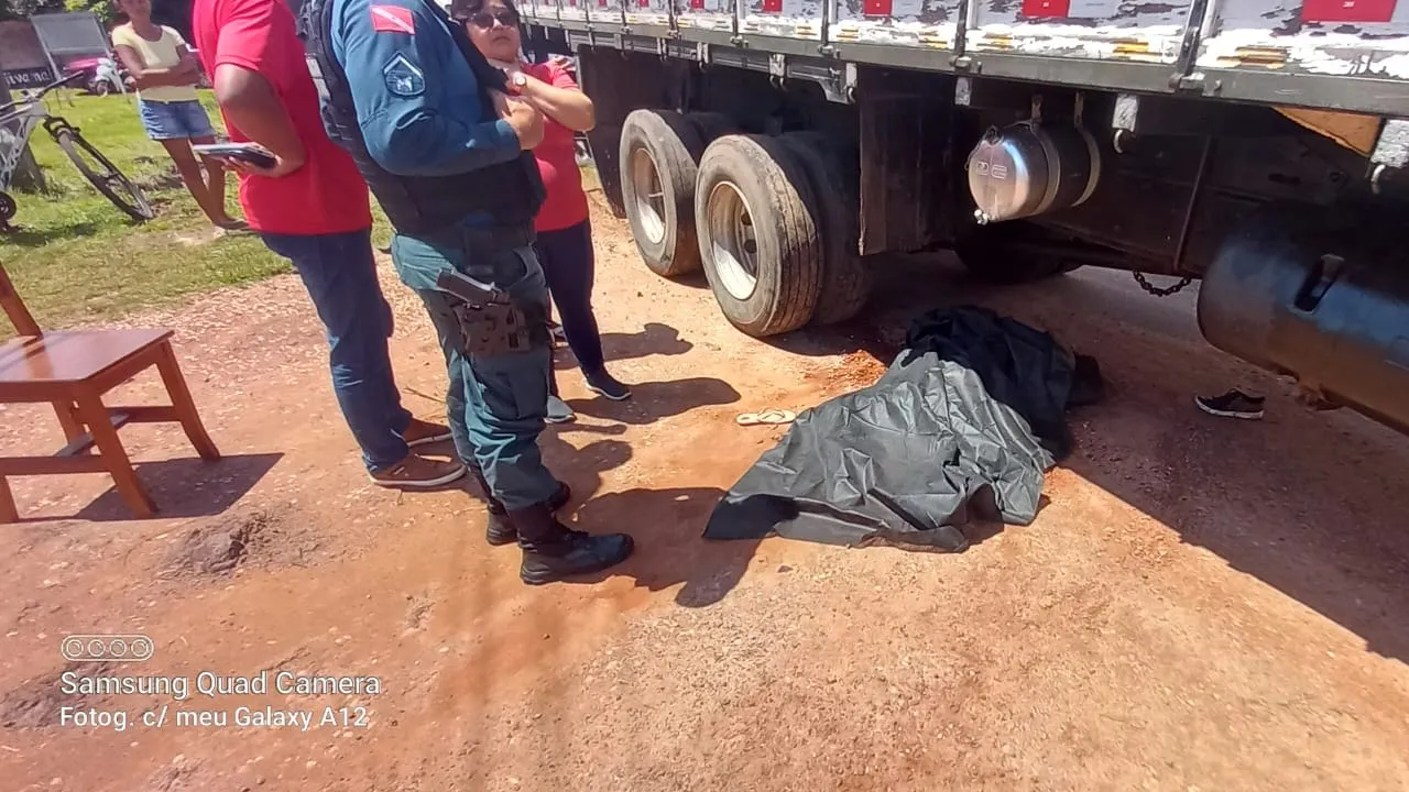 Imagem ilustrativa da notícia: Caminhão mata neto de 11 anos e fere avó na BR-316