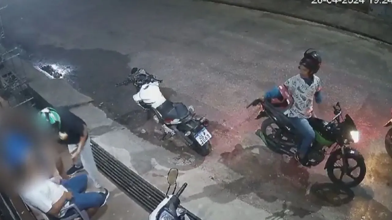 Imagem ilustrativa da notícia: Vídeo: jovens são assaltados por motociclistas em Marituba