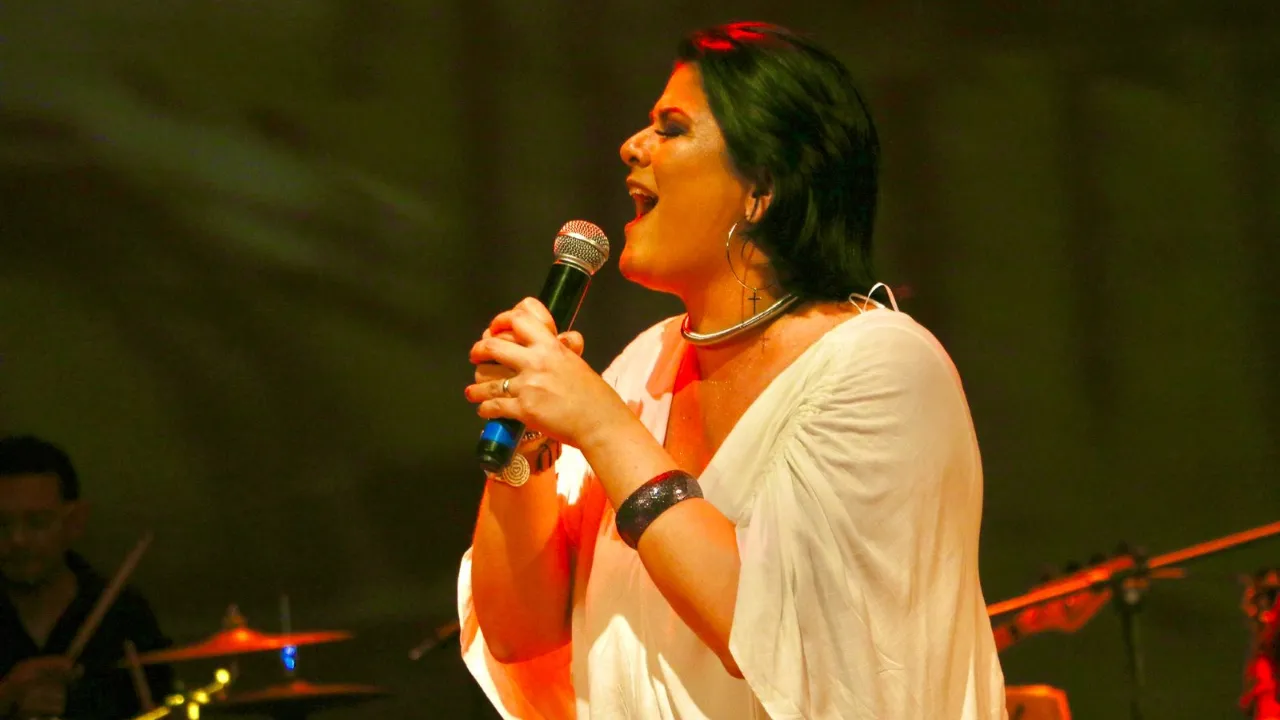 Imagem ilustrativa da notícia: Lays Rebelo canta Marina Lima em show intimista em Belém