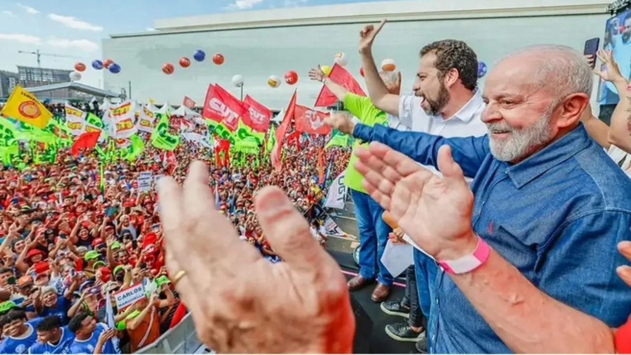 Imagem ilustrativa da notícia: Lula sanciona reajuste da tabela do Imposto de Renda