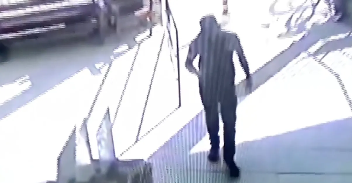 Imagem ilustrativa da notícia: Vídeo: seguem as buscas por suspeitos de assalto a loja