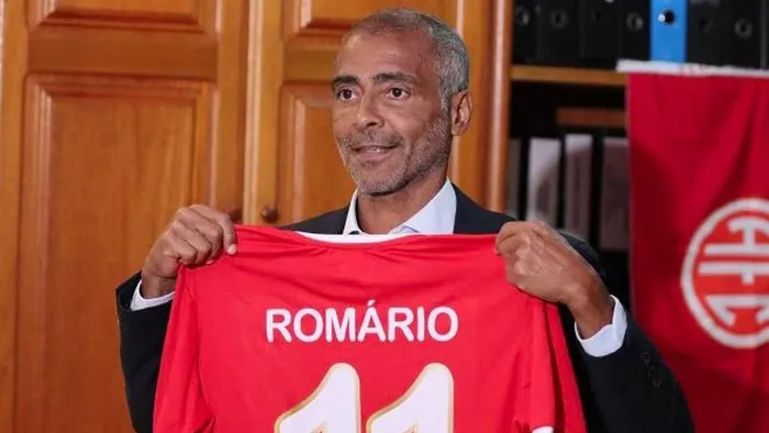 Imagem ilustrativa da notícia: Romário, aos 58 anos, pode estrear pelo América neste sábado