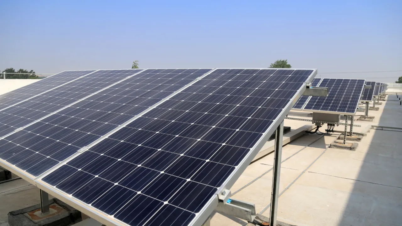 Imagem ilustrativa da notícia: Câmara aprova incentivo à energia solar para baixa renda