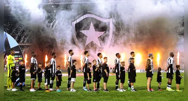 Imagem ilustrativa da notícia: Botafogo, Estêvão e Alisson concorrem ao prêmio Bola de Ouro