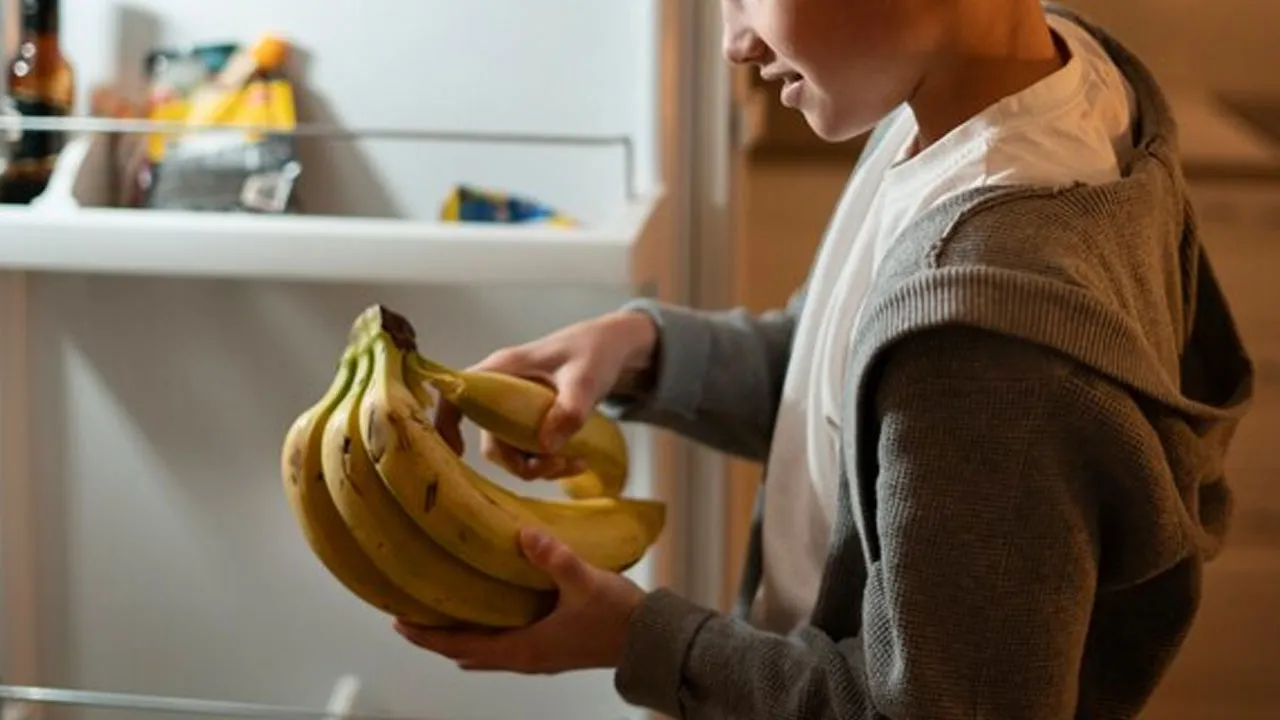 Imagem ilustrativa da notícia: Guardar banana na geladeira faz mal para a saúde?
