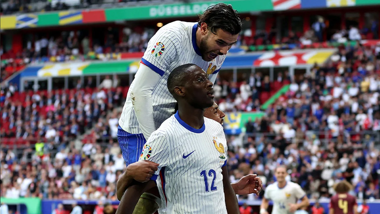 Imagem ilustrativa da notícia: França vence com gol contra e elimina Bélgica da Euro