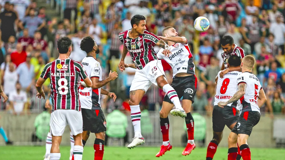 Imagem ilustrativa da notícia: Vitória marca no fim e enterra o Fluminense na lanterna