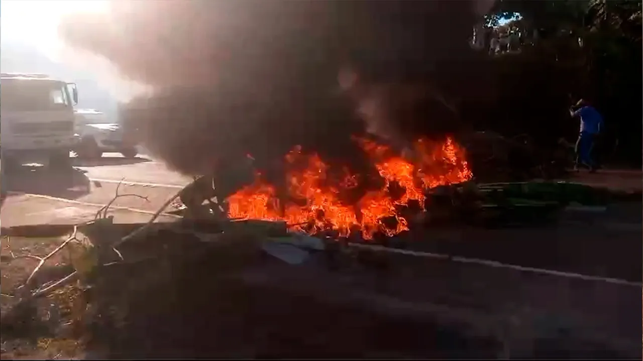 Imagem ilustrativa da notícia: Vídeo: protesto por falta de água fecha rodovia em Marabá
