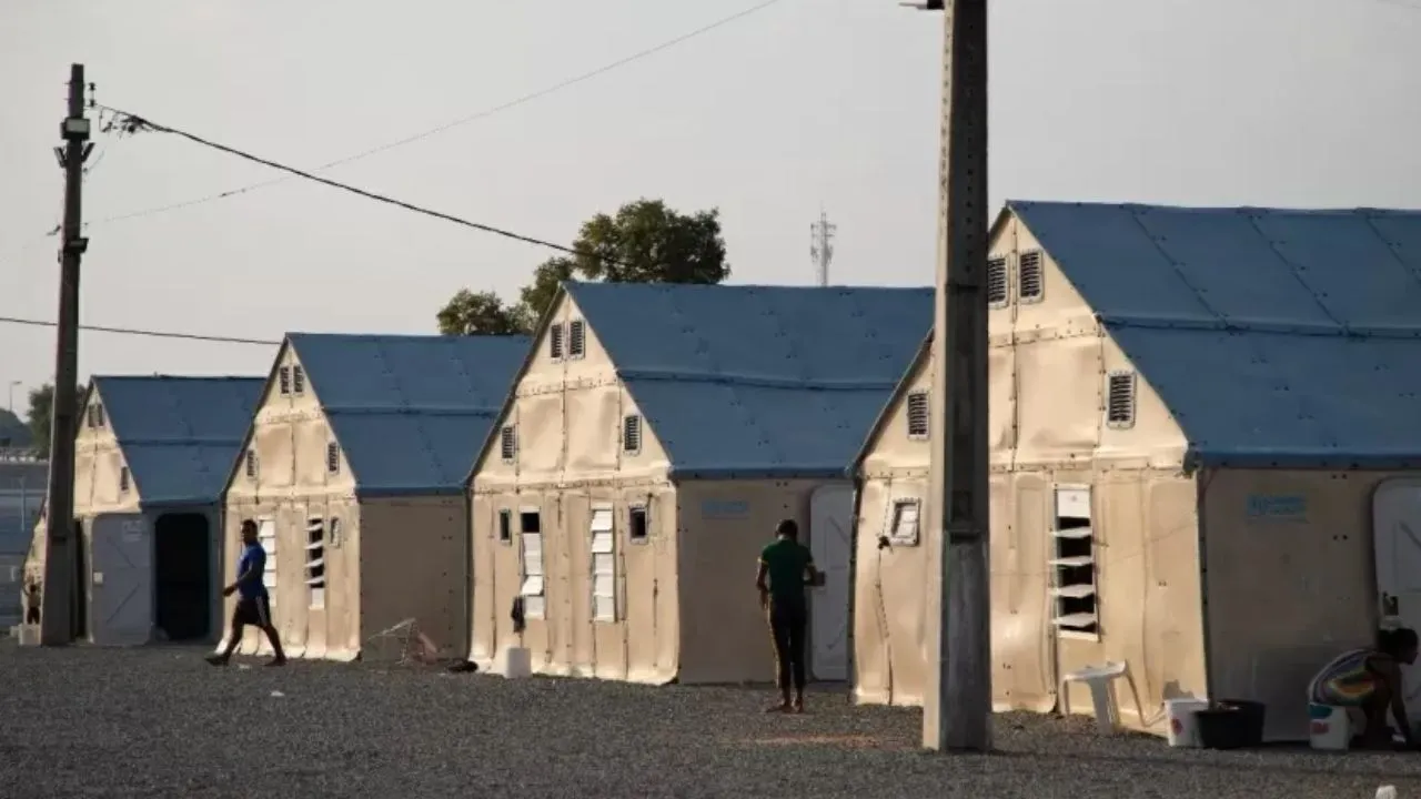 Imagem ilustrativa da notícia: Casas da ONU, usadas para refugiados, chegam ao RS 