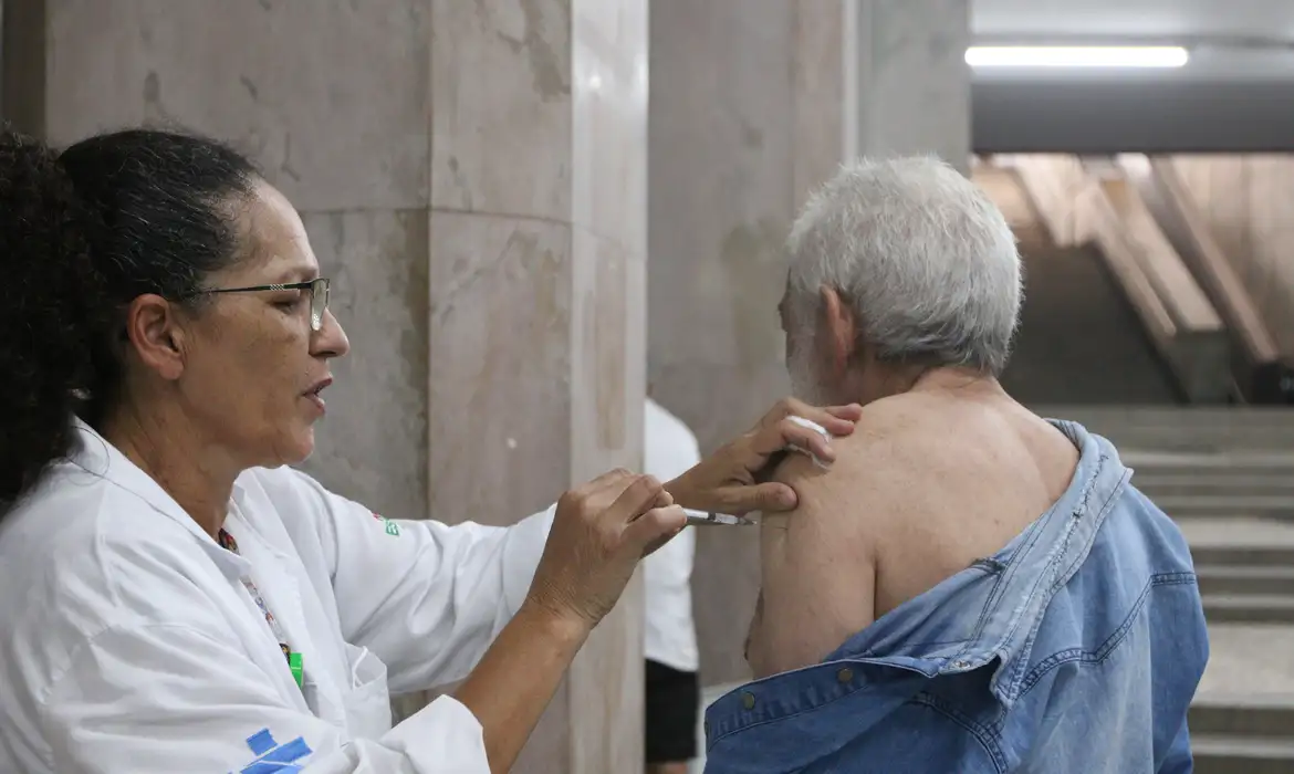 Imagem ilustrativa da notícia: Brasil: nova campanha de vacinação contra covid-19 é lançada 