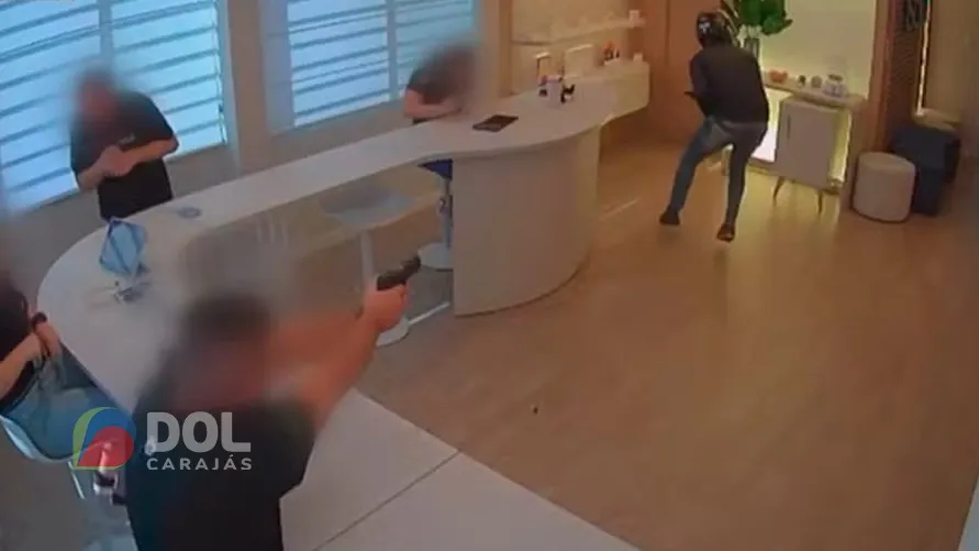 Imagem ilustrativa da notícia: Vídeo: ladrão anuncia assalto e empresário reage a tiros