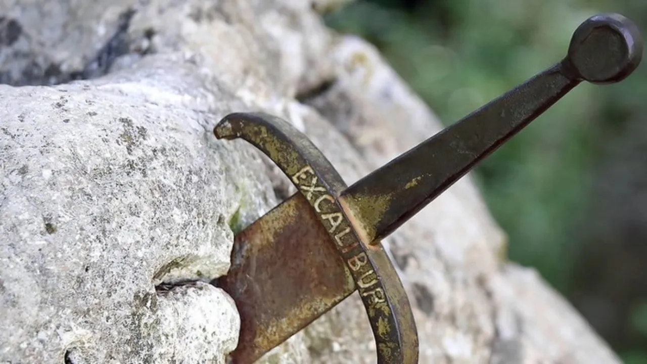 Imagem ilustrativa da notícia: Excalibur: espada milenar é encontrada na Espanha