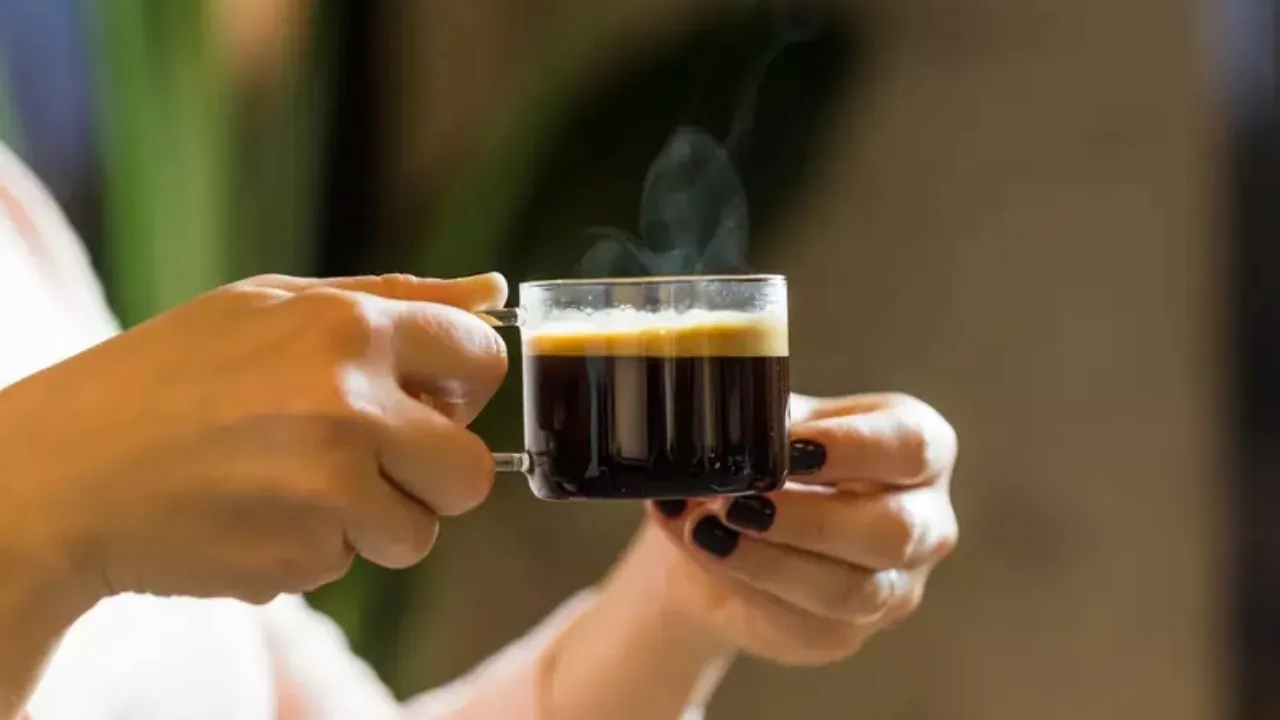 Imagem ilustrativa da notícia: Por que tomar café dá vontade de fazer cocô? Entenda!