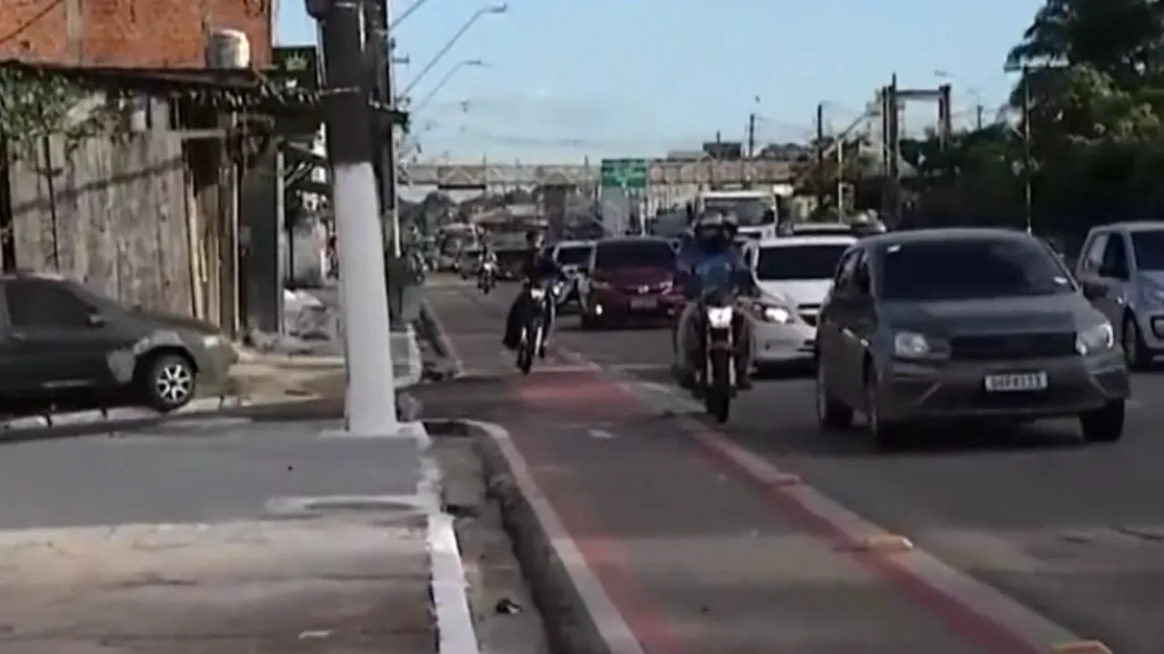 Imagem ilustrativa da notícia: Imprudência: motociclistas invadem ciclofaixas em Belém