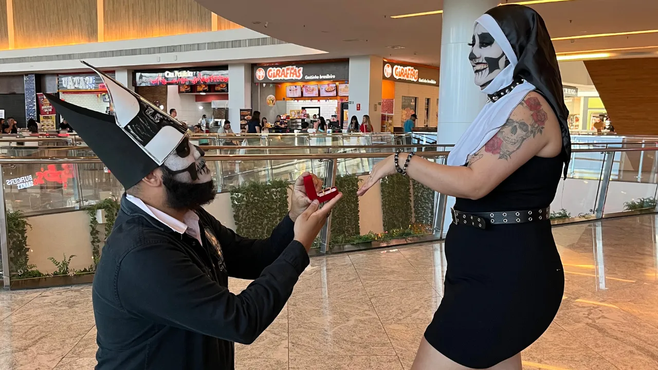 Imagem ilustrativa da notícia: Pedido de casamento é feito com máscara de banda sueca em Belém
