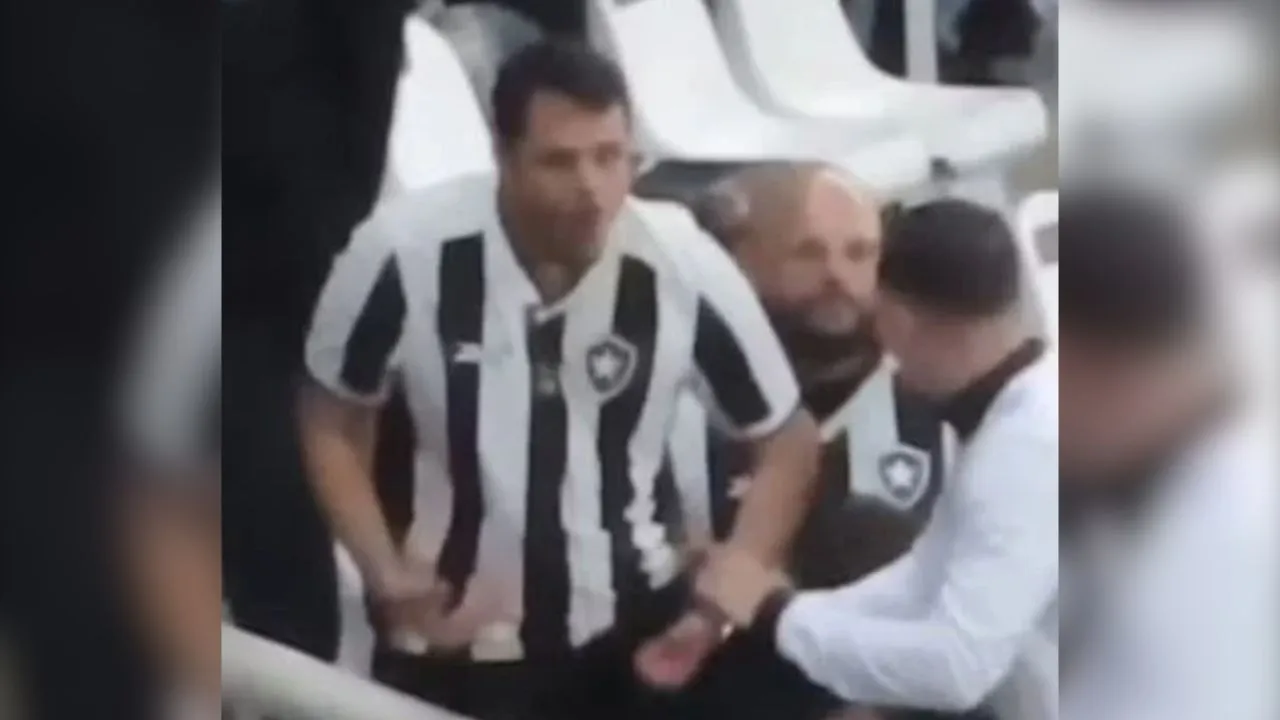 Imagem ilustrativa da notícia: Botafogo bane para sempre torcedor por racismo em estádio