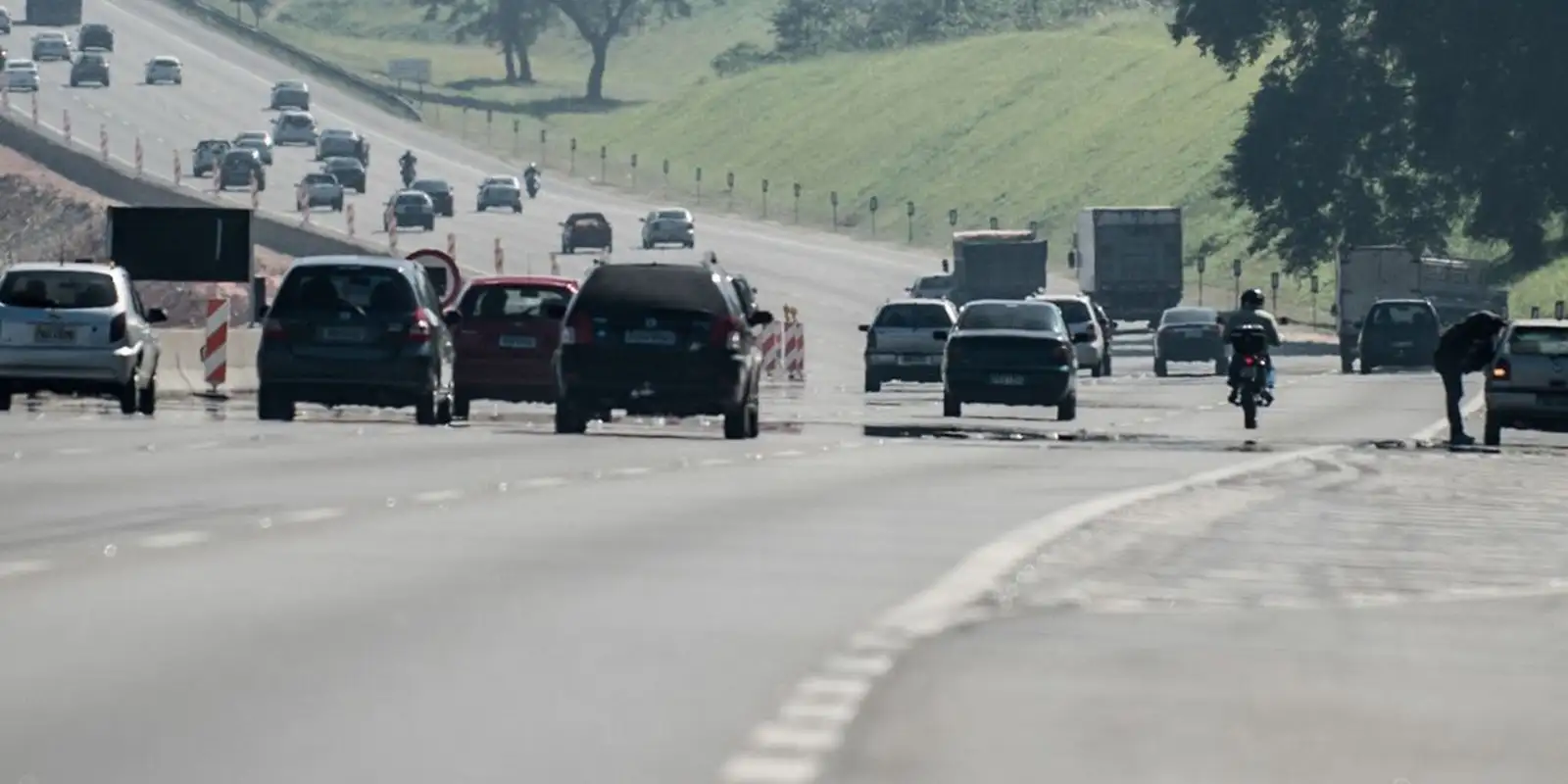 Imagem ilustrativa da notícia: O que fazer quando há um motorista lerdo na esquerda?