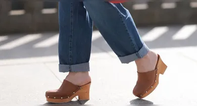 Imagem ilustrativa da notícia: Quem pediu? Tamancos de madeira voltam à moda. Veja como usar
