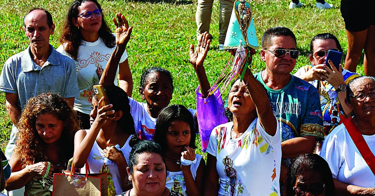 Imagem ilustrativa da notícia Devotos se despedem do Círio 2024 na romaria do Recírio