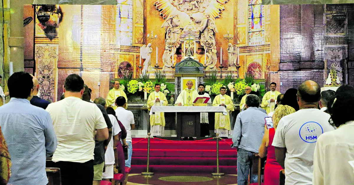 Imagem ilustrativa da notícia: Fiéis lotam a Basílica de Nazaré na Missa do Galo