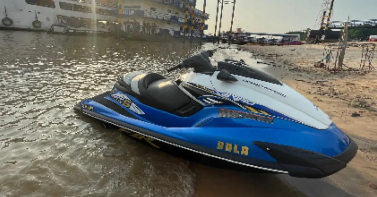 Imagem ilustrativa da notícia: Pará: dupla é salva de afogamento após acidente com jet ski 