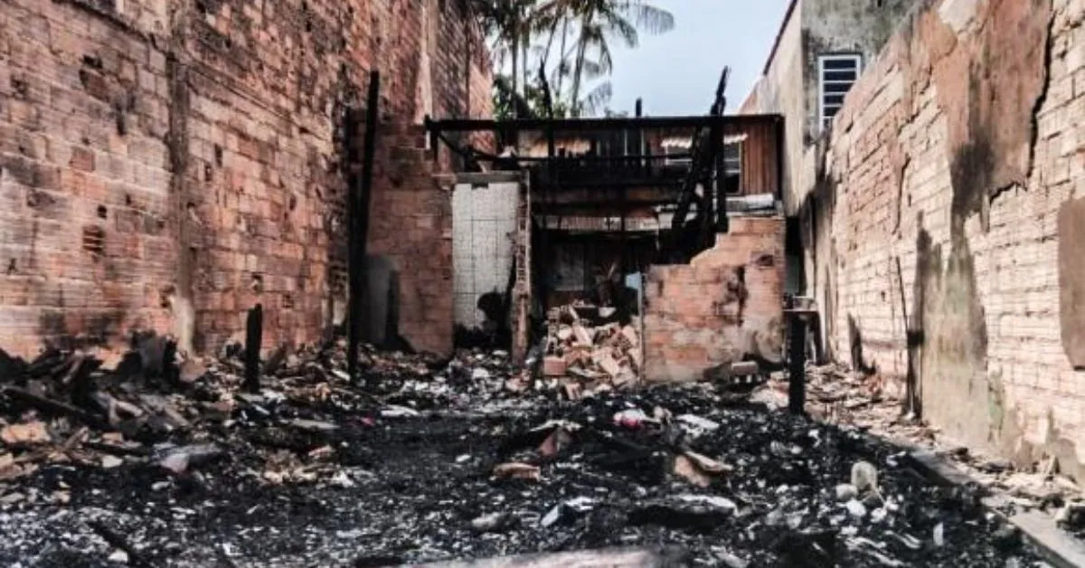 Imagem ilustrativa da notícia: Vítimas de incêndio em Canudos recebem auxílio habitacional