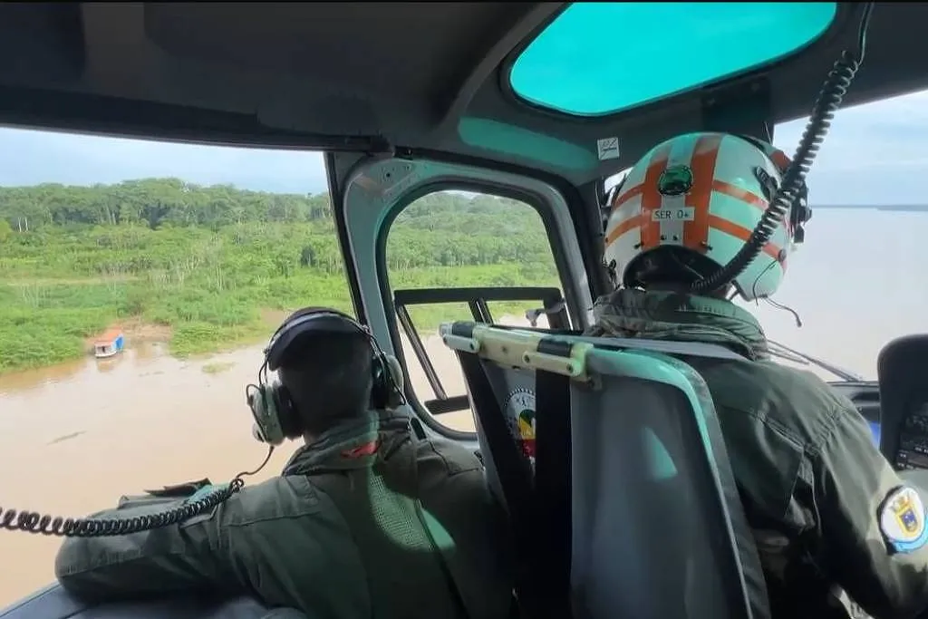 Imagem ilustrativa da notícia: Balsa colide em casa flutuante no AM e deixa 4 desaparecidos