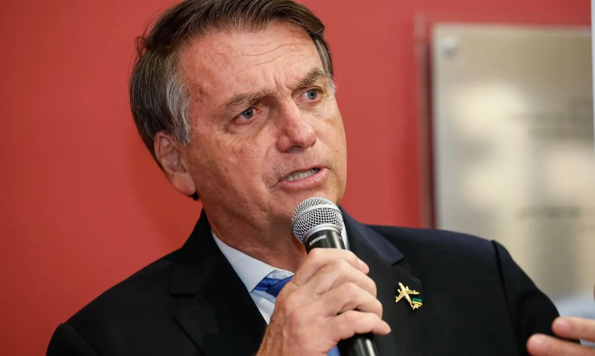 Imagem ilustrativa da notícia: ASSISTA: STF julga se Bolsonaro e aliados viram réus por tentativa de golpe