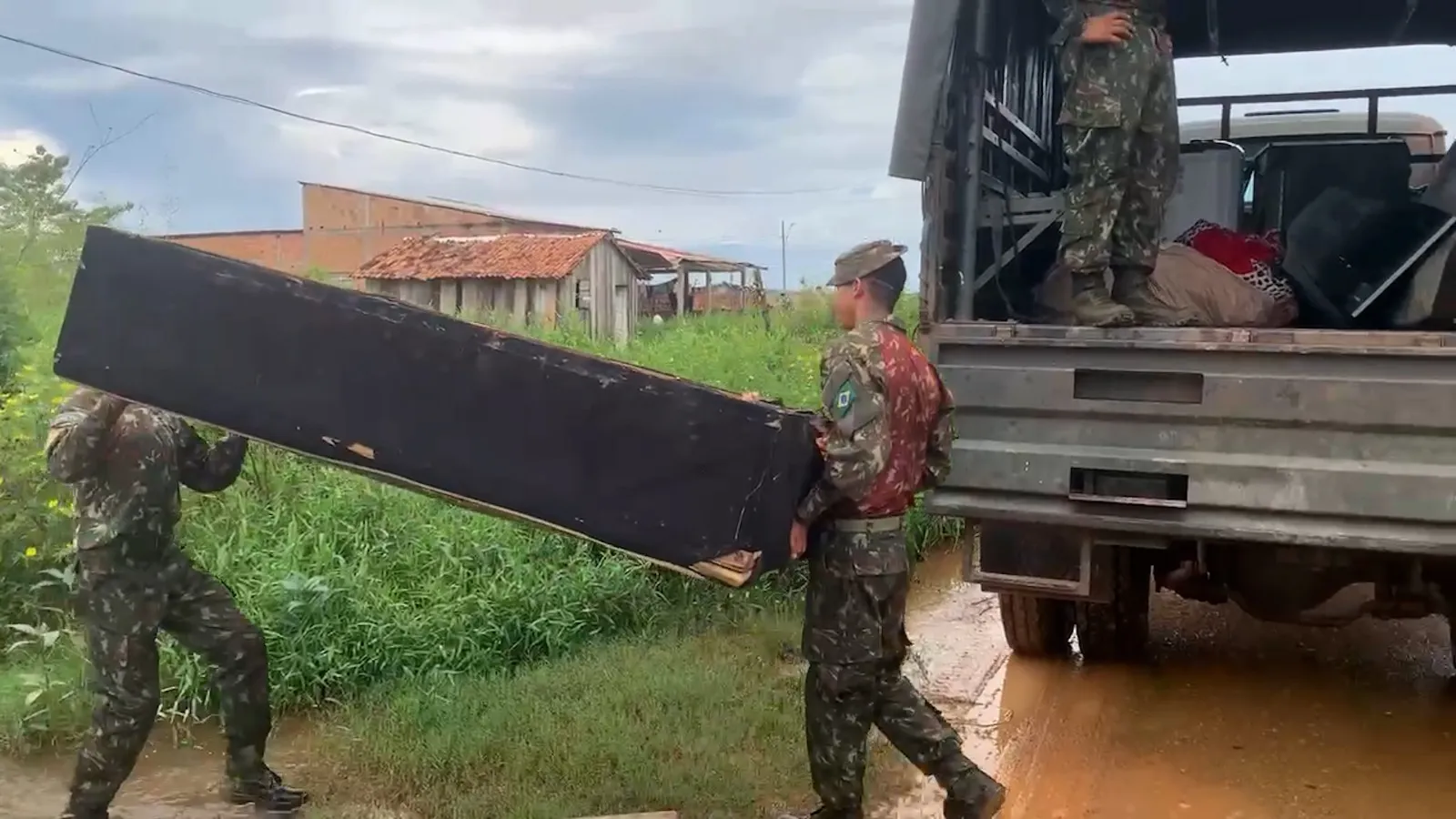 Imagem ilustrativa da notícia: Brigada em Marabá dá suporte para famílias afetadas pela cheia